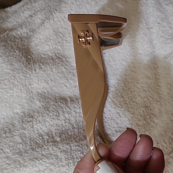 Tory burch shades 😎 - Picture 4 of 6